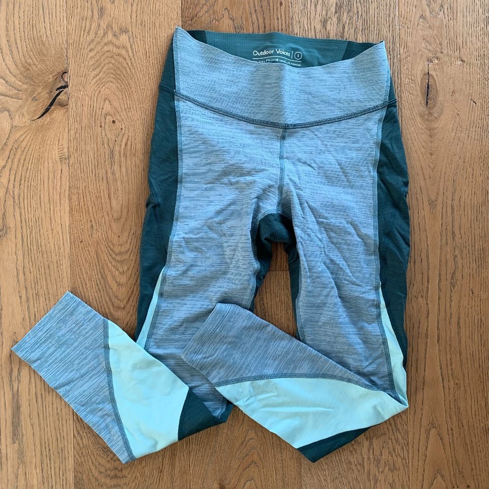 Outdoor Voices Zoom 7/8 Leggings in blue, size S.